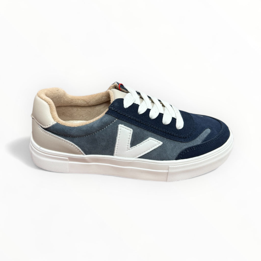 Drilleys Eighty Dive In Navy & Blue Gum Sole Trainers