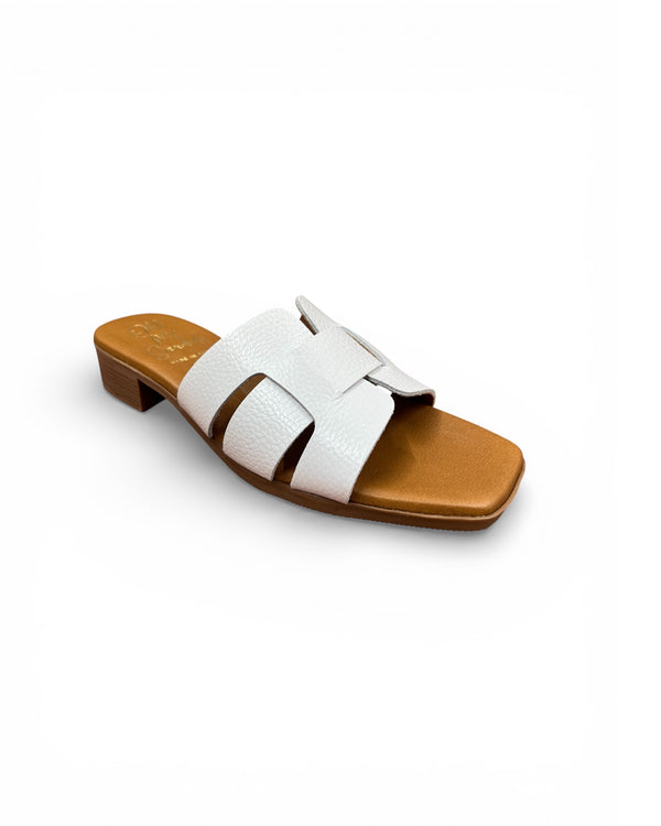 Oh My Sandal White Slider 5880
