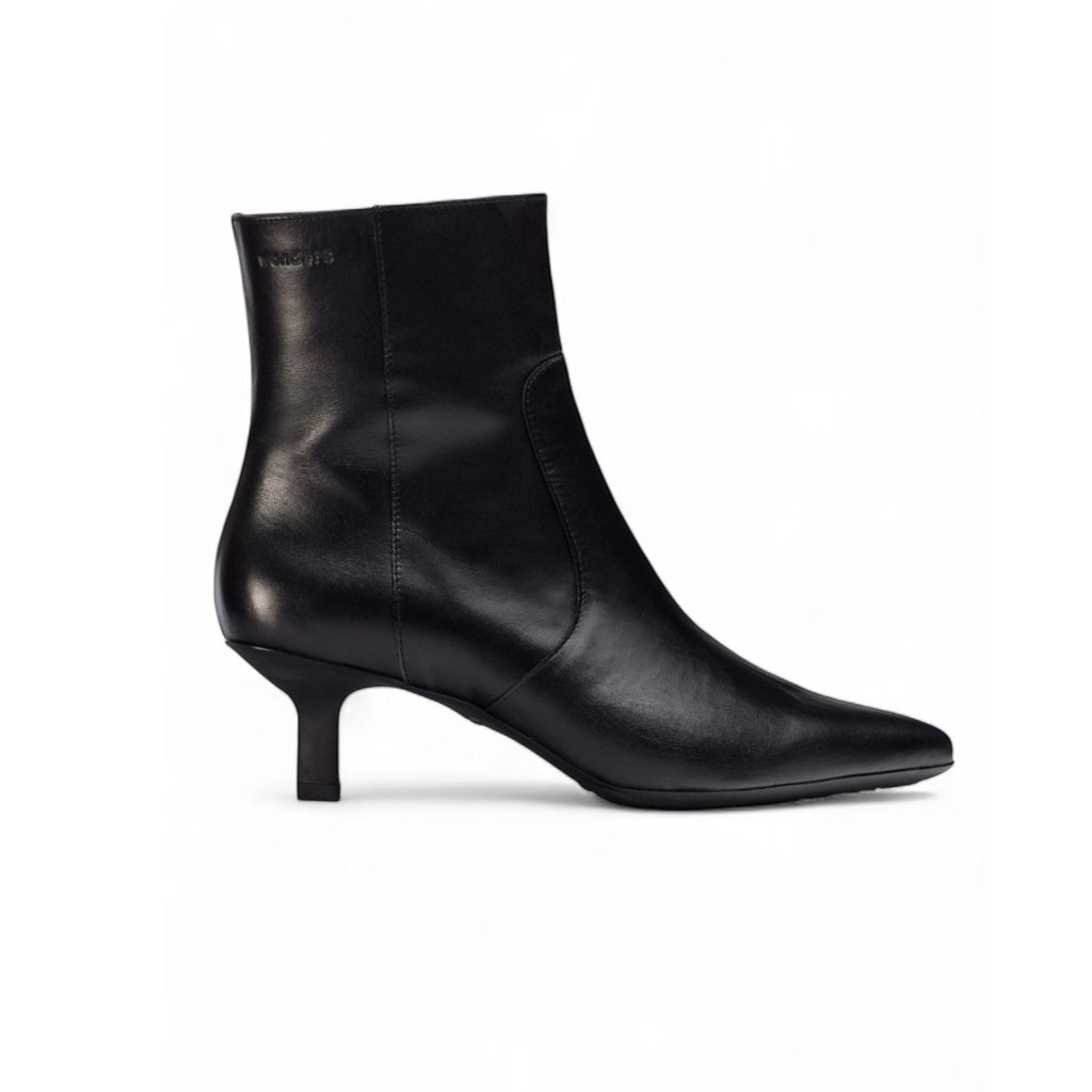 Wonders G-7111 Black Leather Pointed Boots