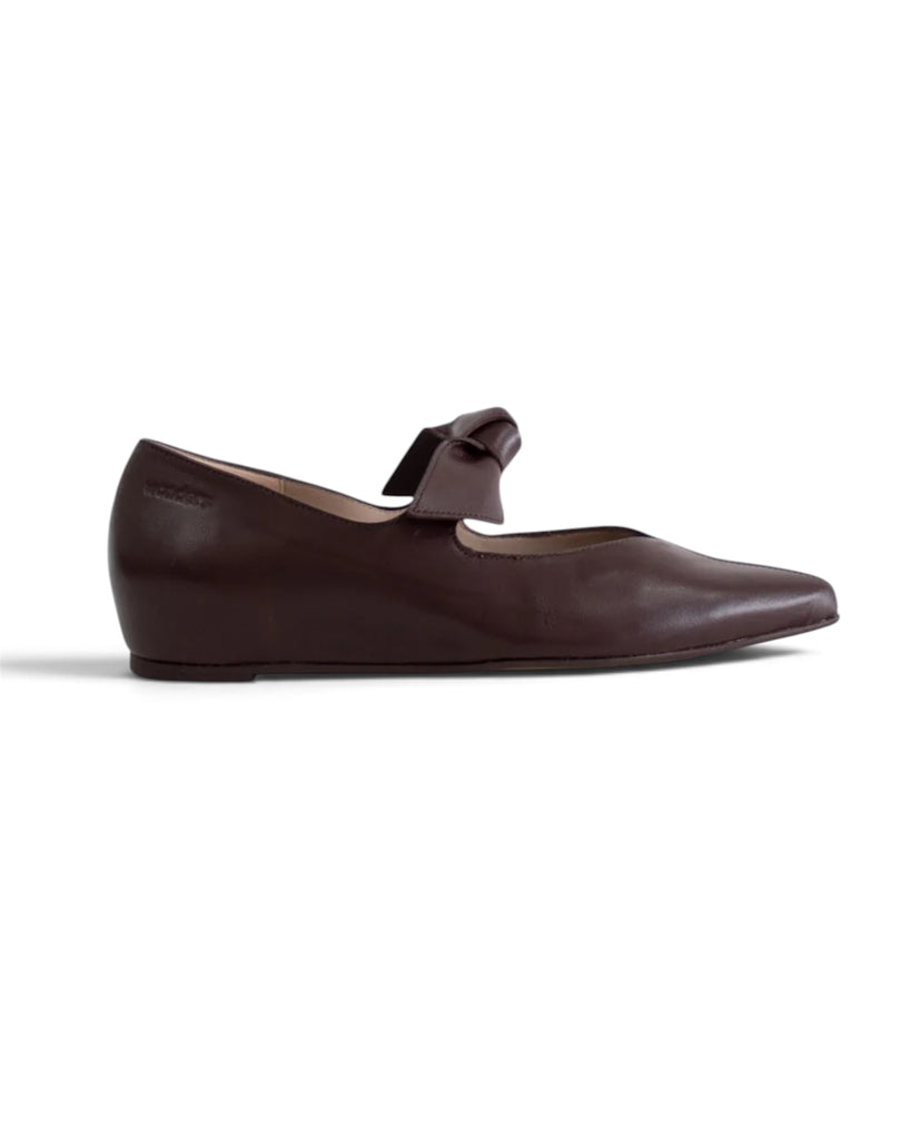Wonders A-3840 Brown Pointed Low Wedge Shoe