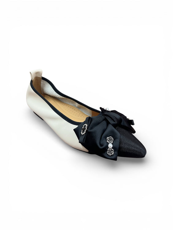 Loretta Vitale Cream & Black Pump