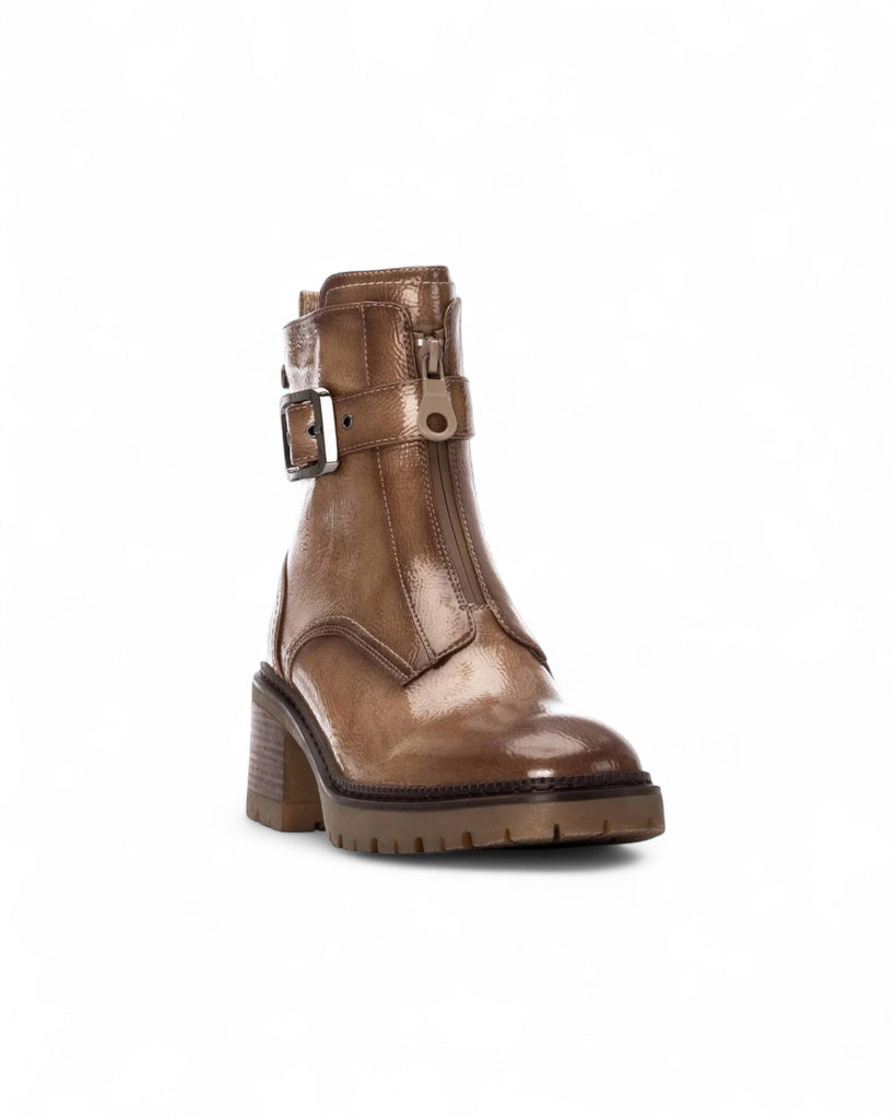 XTI Beige Patent Block Heel Boots