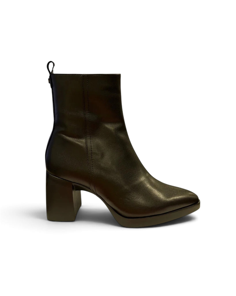 Wonders L-1601 Black Leather Ankle Boots