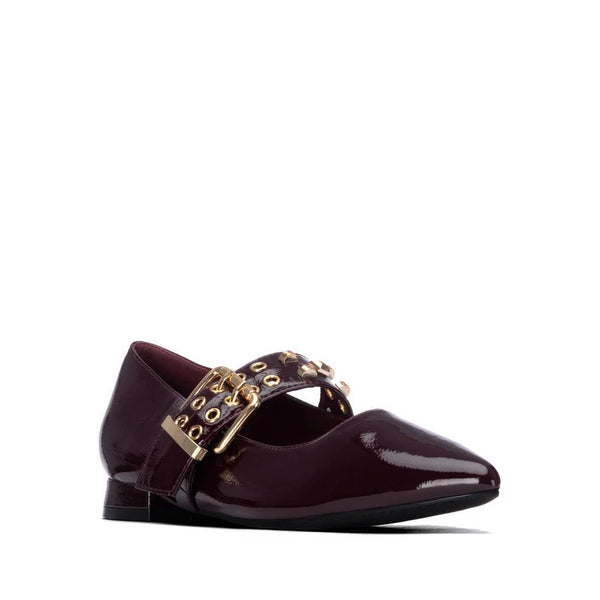 XTI 146418 Burgundy Pointed Shoe with Metal Buckle