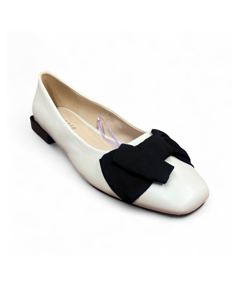 Sorento Aldas Magnolia Cream Pump with Black Bow
