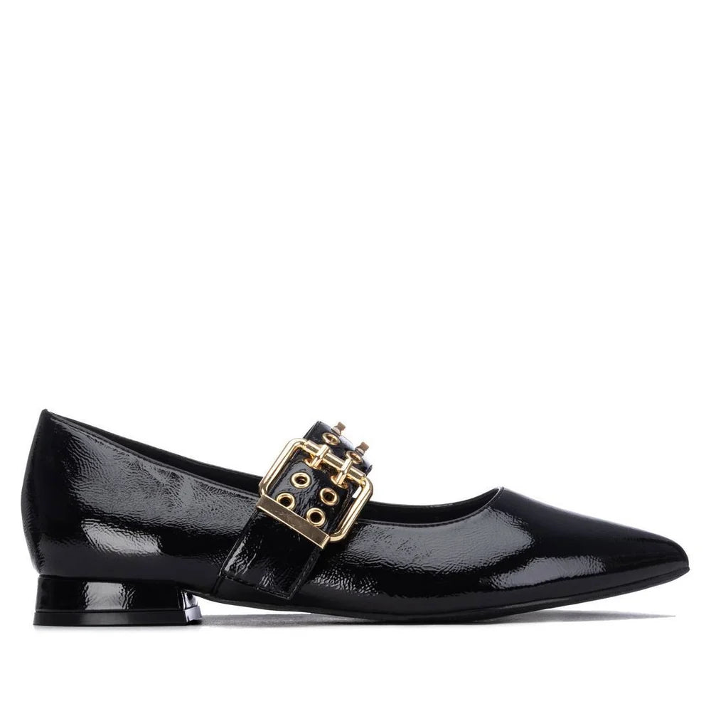XTI 146418 Black Pointed Shoe with Metal Buckle