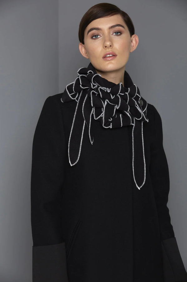 Minstral Black & White Button Collar Scarf