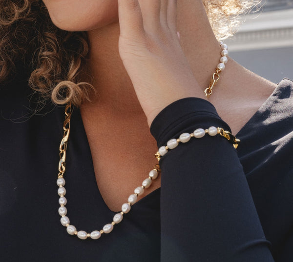 White Freshwater Pearl & Gold Curb Chain Bracelet