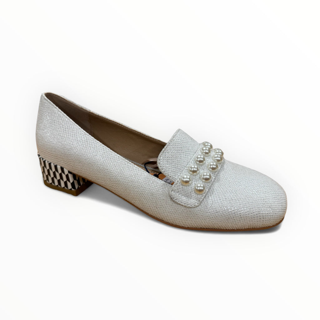 Blanco Perla Textured Pearl Detail Loafers